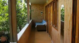 Гостевой дом Dom-cottage na Druzhby Лоо Двухместный номер с 1 кроватью и общей ванной комнатой-2