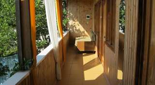 Гостевой дом Dom-cottage na Druzhby Лоо Семейный номер с общей ванной комнатой-4